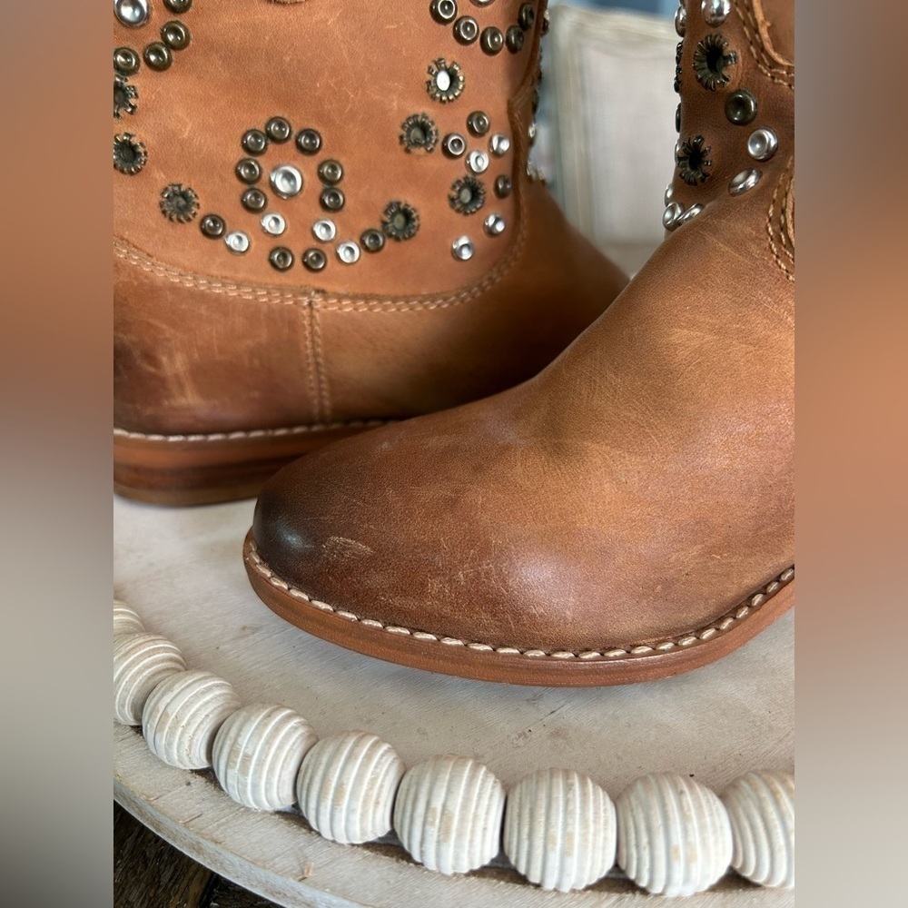 Short Cowboy Boots Women’s Size 6 By ZiGi Girl Leather Detailed Distressed … - Picture 7 of 11